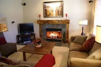 מלון Whistler Superior Properties Townhomes